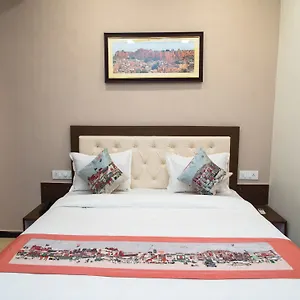 Hotel Oyo 11523 Crown Club, Udaipur